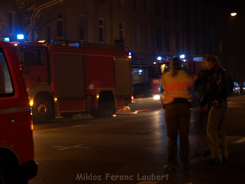 Brand mit Menschenrettung Koeln Vingst Homarstr 3     P018.JPG
